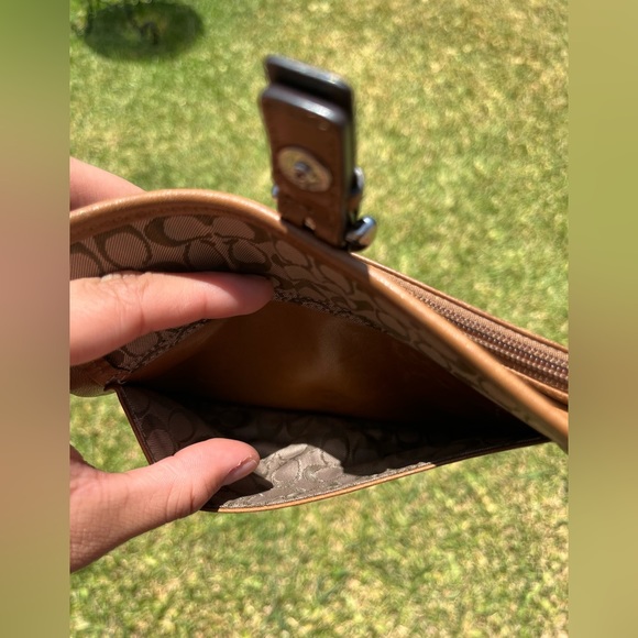 Coach light brown wristlet wallet - Picture 5 of 8